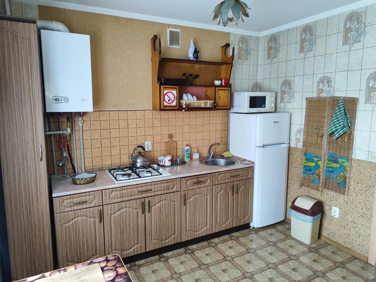 на вул перемоги 8 дрiб 3 *