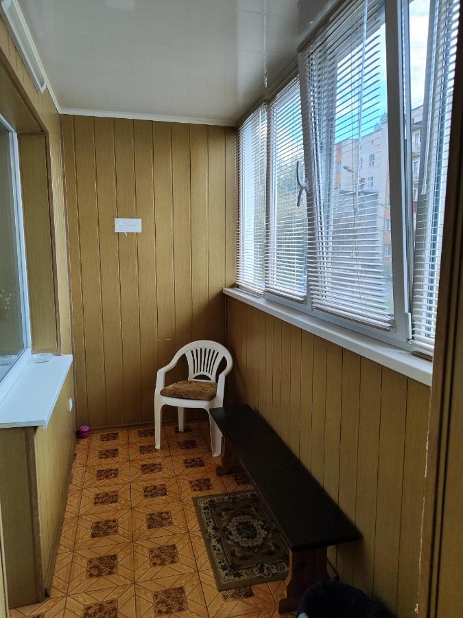на вул перемоги 8 дрiб 3 Apartment *