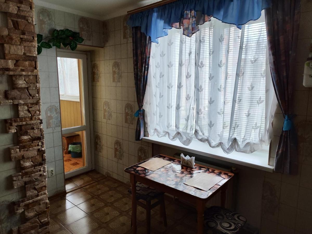 на вул перемоги 8 дрiб 3 Apartment *